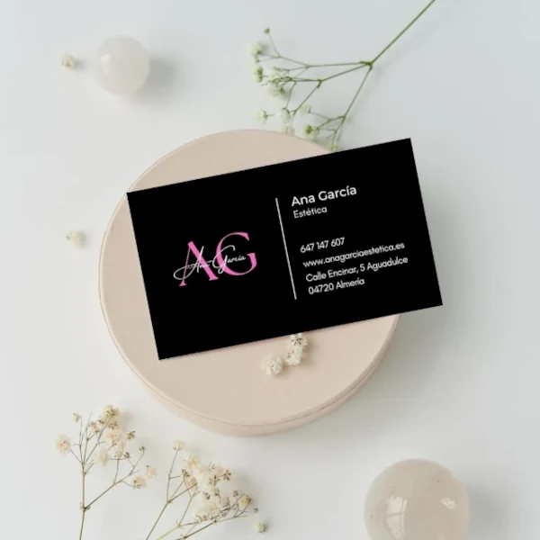 Imagen de presentación de una tarjeta de visita con la identidad corporativa.